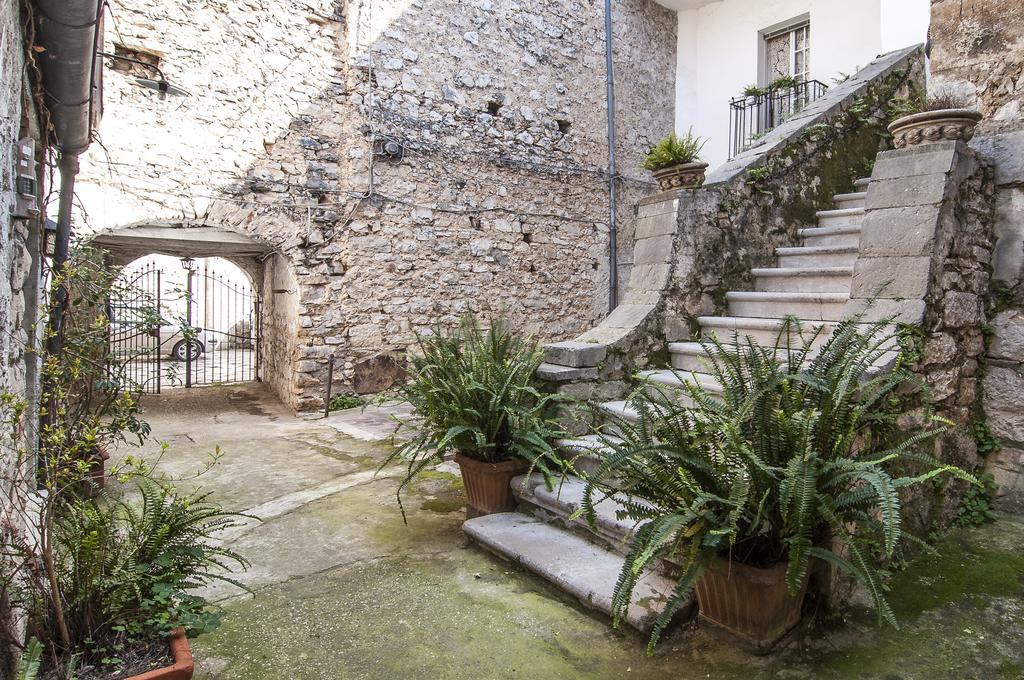 B&B La Corte Фонди Экстерьер фото